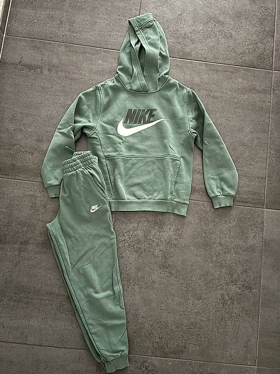 Kleiderpakete & -sets: Nike-Trainer L(147-158) jungen – Gebraucht aus Zwingen von Zipfel1983 1