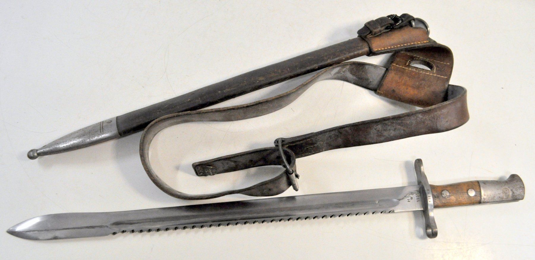 Schweizer Armee Armi bianche: Ancienne "grande" baïonnette armée Suisse – Usato da Neuchâtel venduto da Neuchatel