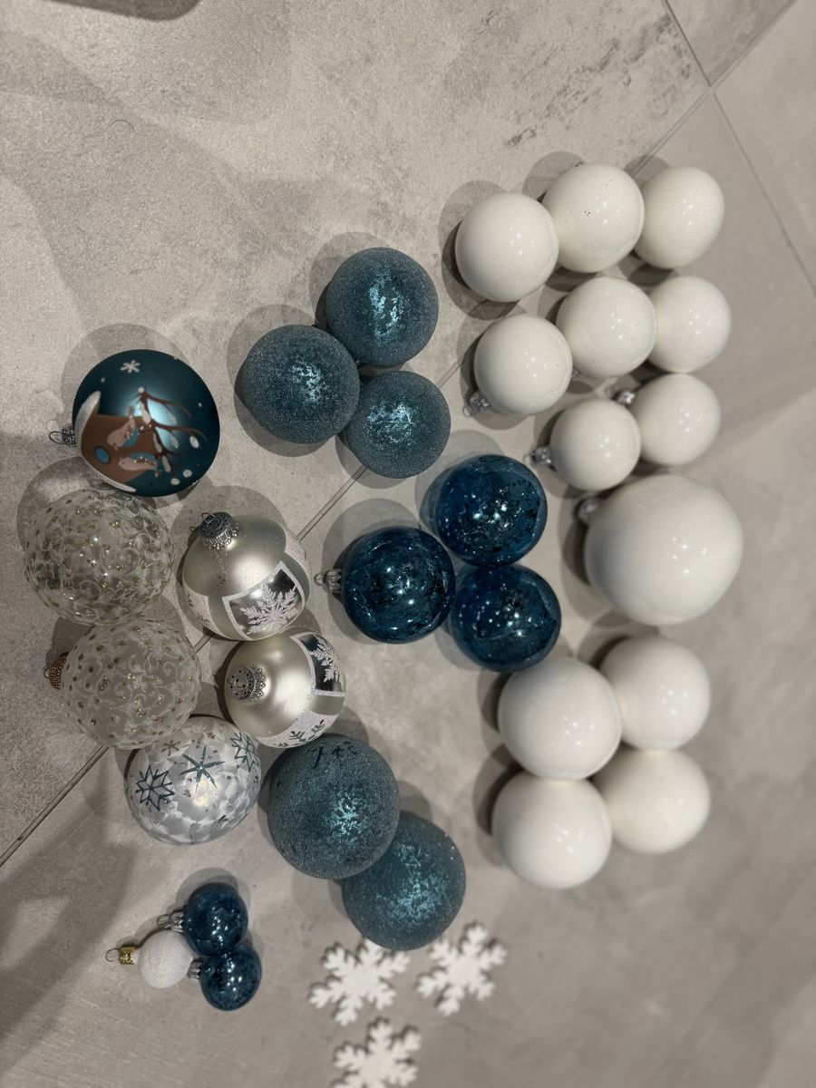 Pfister Tutte le decorazioni: Weihnachtskugeln Set, verschiedene Farben und Grössen! – Nuovo e nell'imballaggio originale da Däniken SO venduto da SC.pay