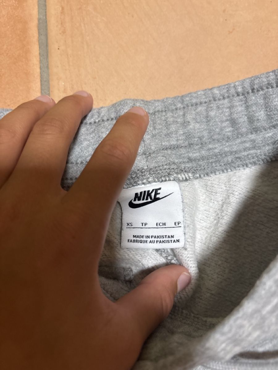 Nike Pantaloni: Nike jogging pants grey size XS good condition – Nuovo (secondo la descrizione) da Gland venduto da Dedecop2 2