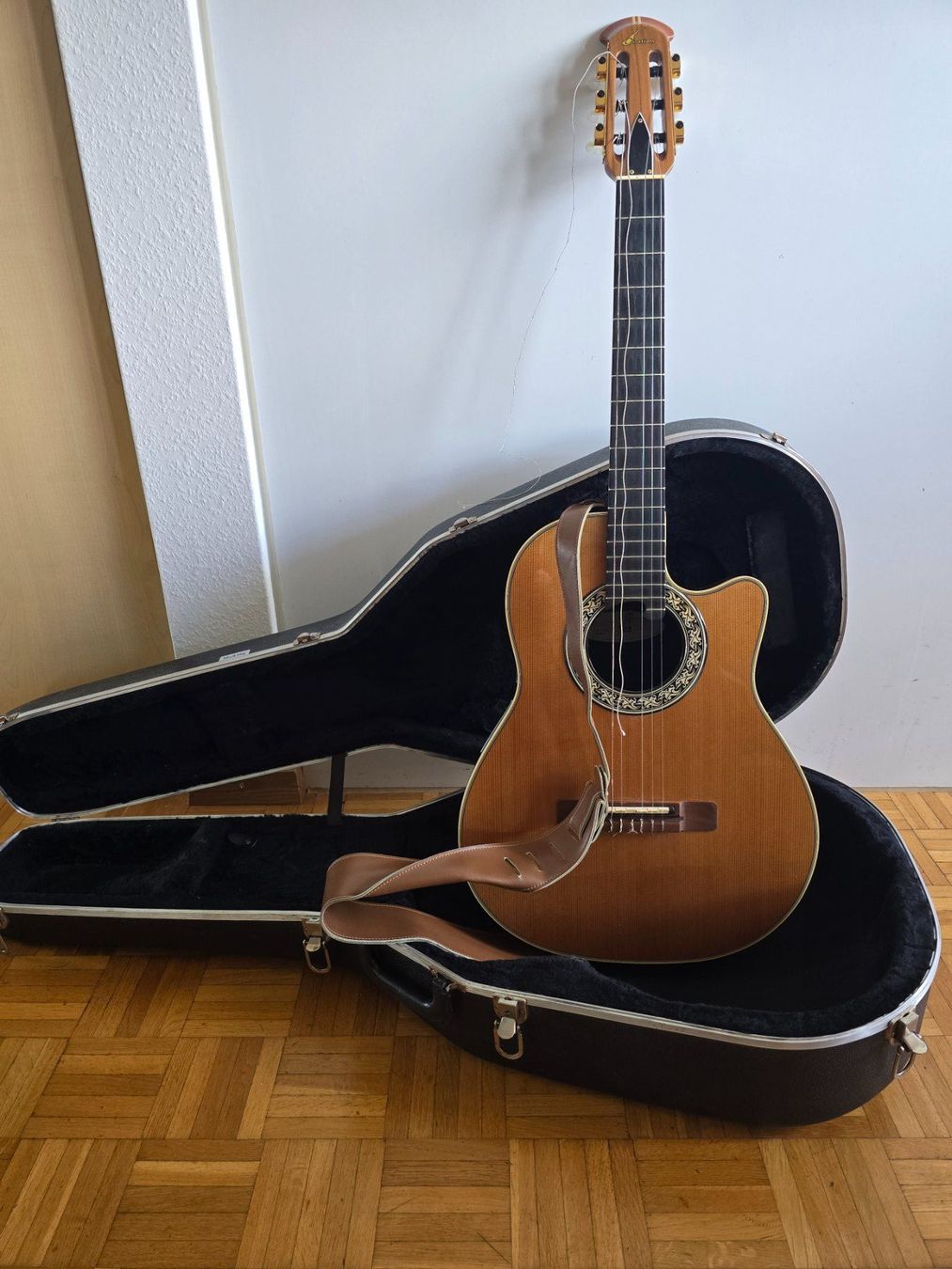 Strumenti musicali: Ovation Gitarre Modell 1763, mit Koffer – Usato da Zug venduto da musikundtechnik