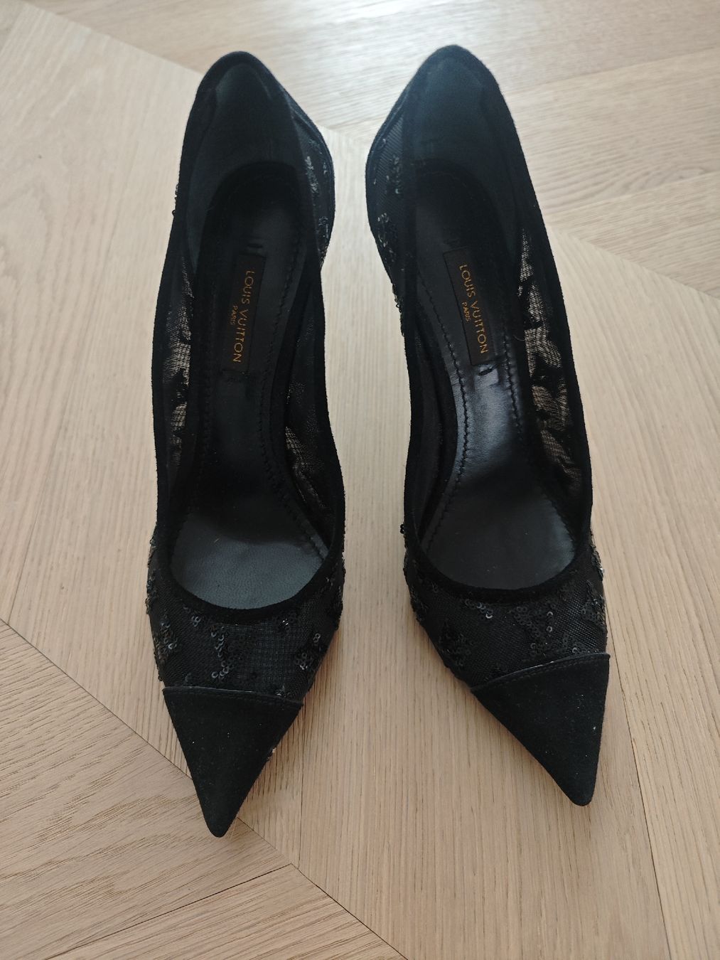 Louis Vuitton Scarpe da donna: LOUIS VUITTON Black Monogram Mesh & Sequin Heels – Nuovo (secondo la descrizione) da Erlenbach ZH venduto da nlh 1