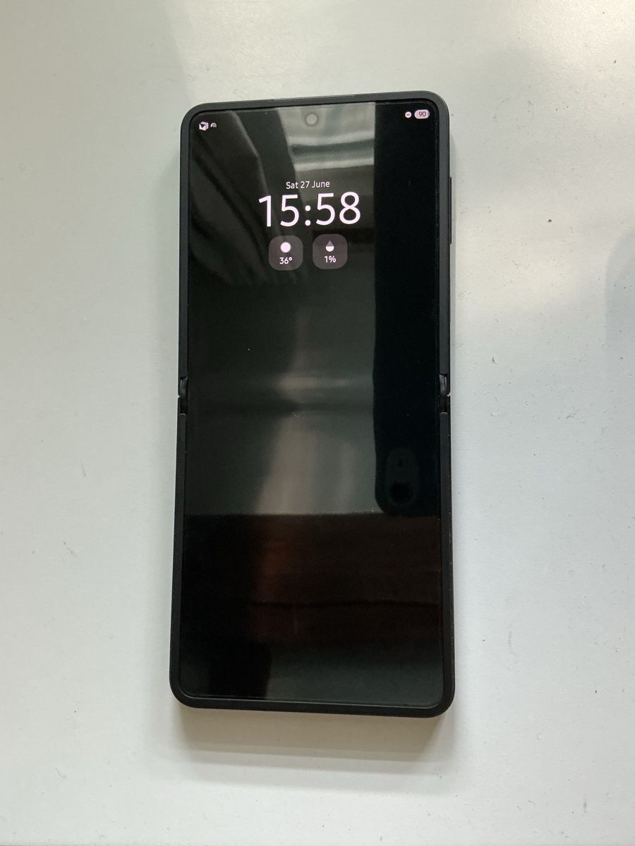Samsung Telefoni cellulari / Smartphones: Samsung Galaxy Z Flip7 512GB – Usato da Stäfa venduto da RicTrade77
