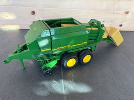 Bruder John Deere Grossballenpresse 690 inkl. 6 Ballen