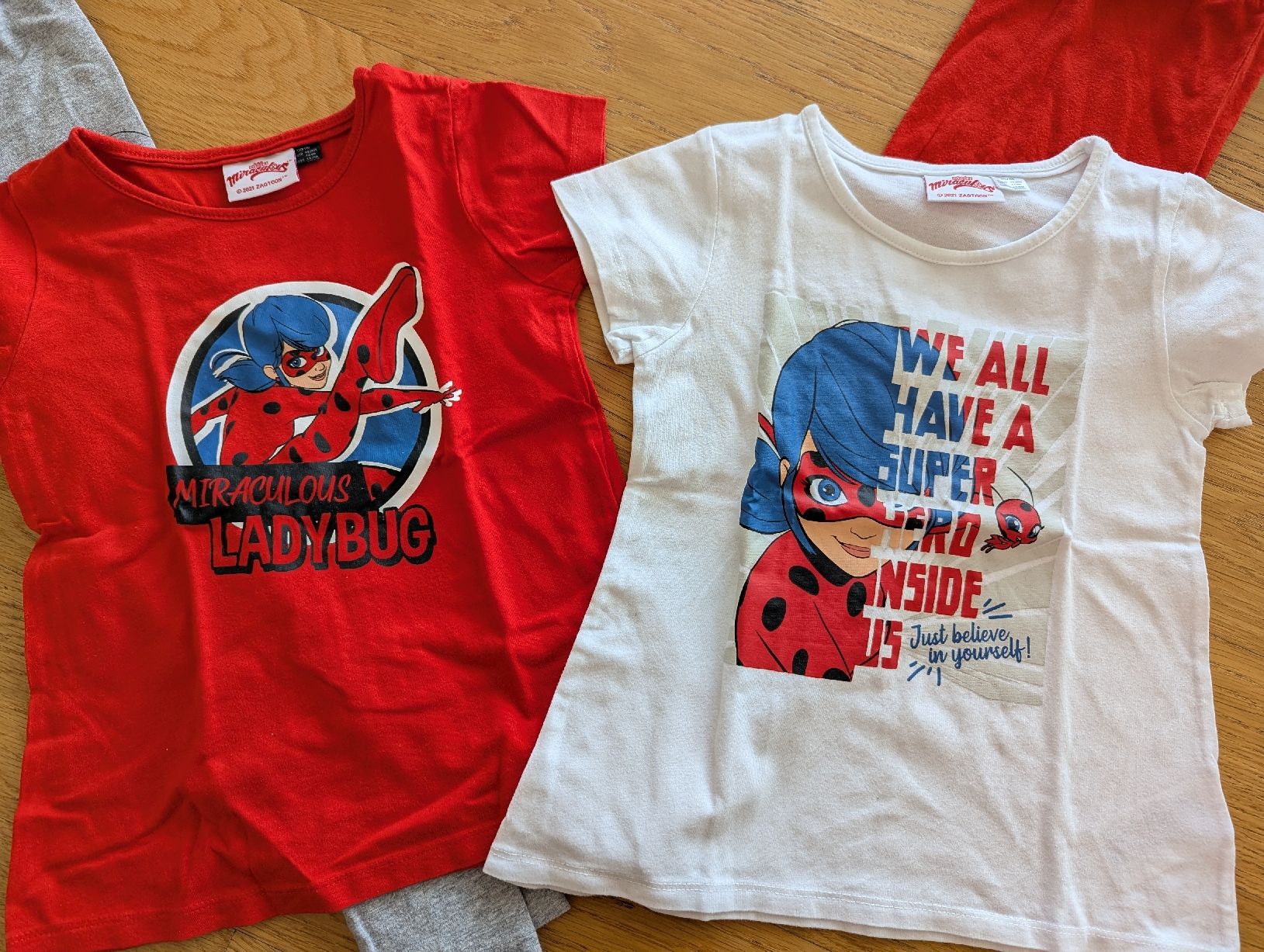 Kleiderpakete & -sets: Miraculous Ladybug Set Grösse 110 -116 – Gebraucht aus Wallisellen von Taurusit 1