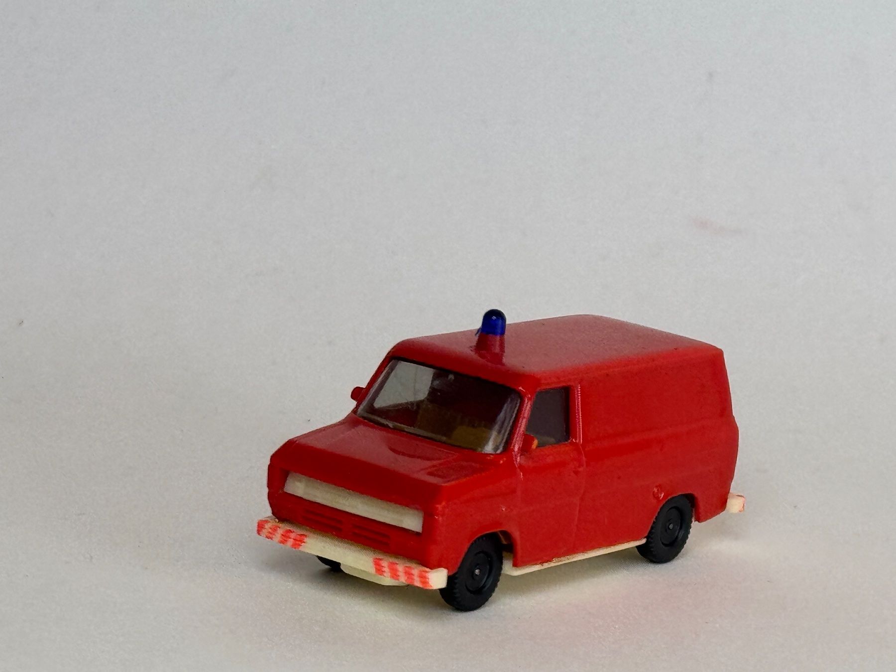 Herpa Modellini d'auto: Herpa Ford Transt Kasten Feuerwehr – Usato da Elm venduto da Wikmtz