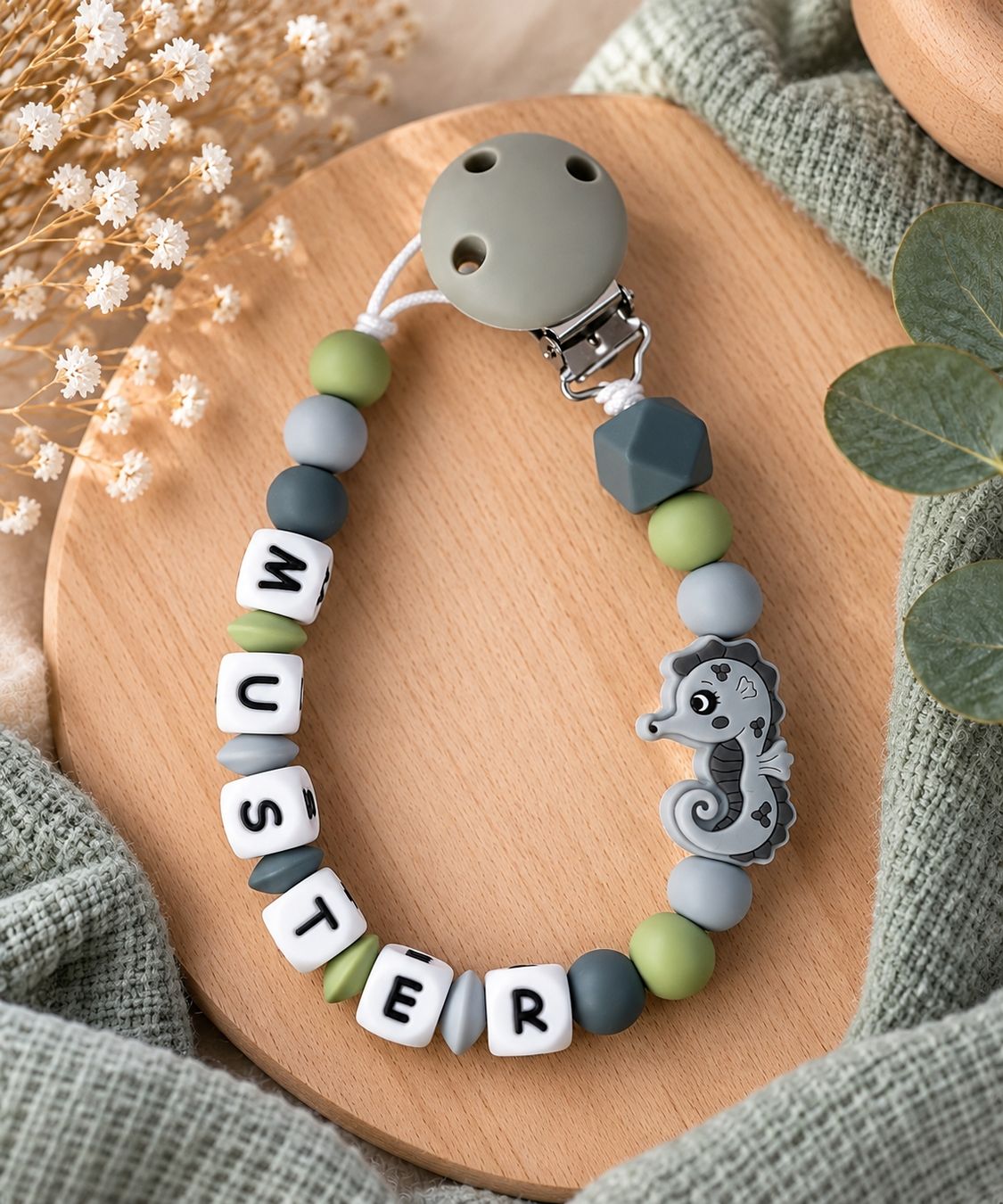 Succhiotti & catenelle porta ciuccio: Nuggikette mit Namen – Nuovo e nell'imballaggio originale da Suhr venduto da Design_by_Debi