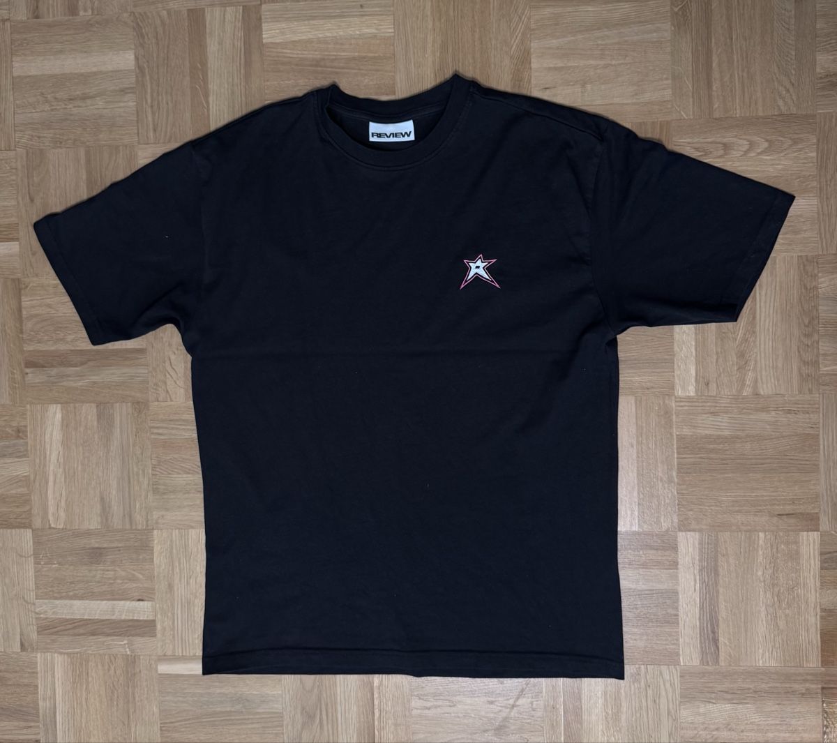 T-shirt: T Shirt von Review – Nuovo (secondo la descrizione) da Basel venduto da gou_ds98 1