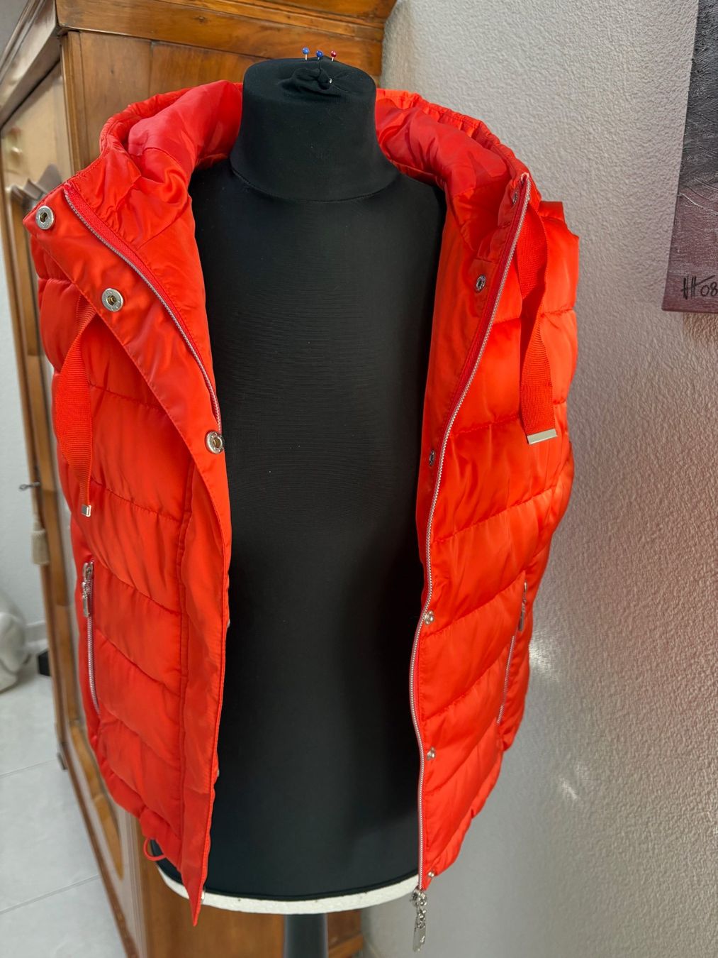 Monari Gilet & Giacche senza maniche: Gilet, orange Gr. M mit Kapuze – Nuovo (secondo la descrizione) da Glattpark (Opfikon) venduto da Pangie 3