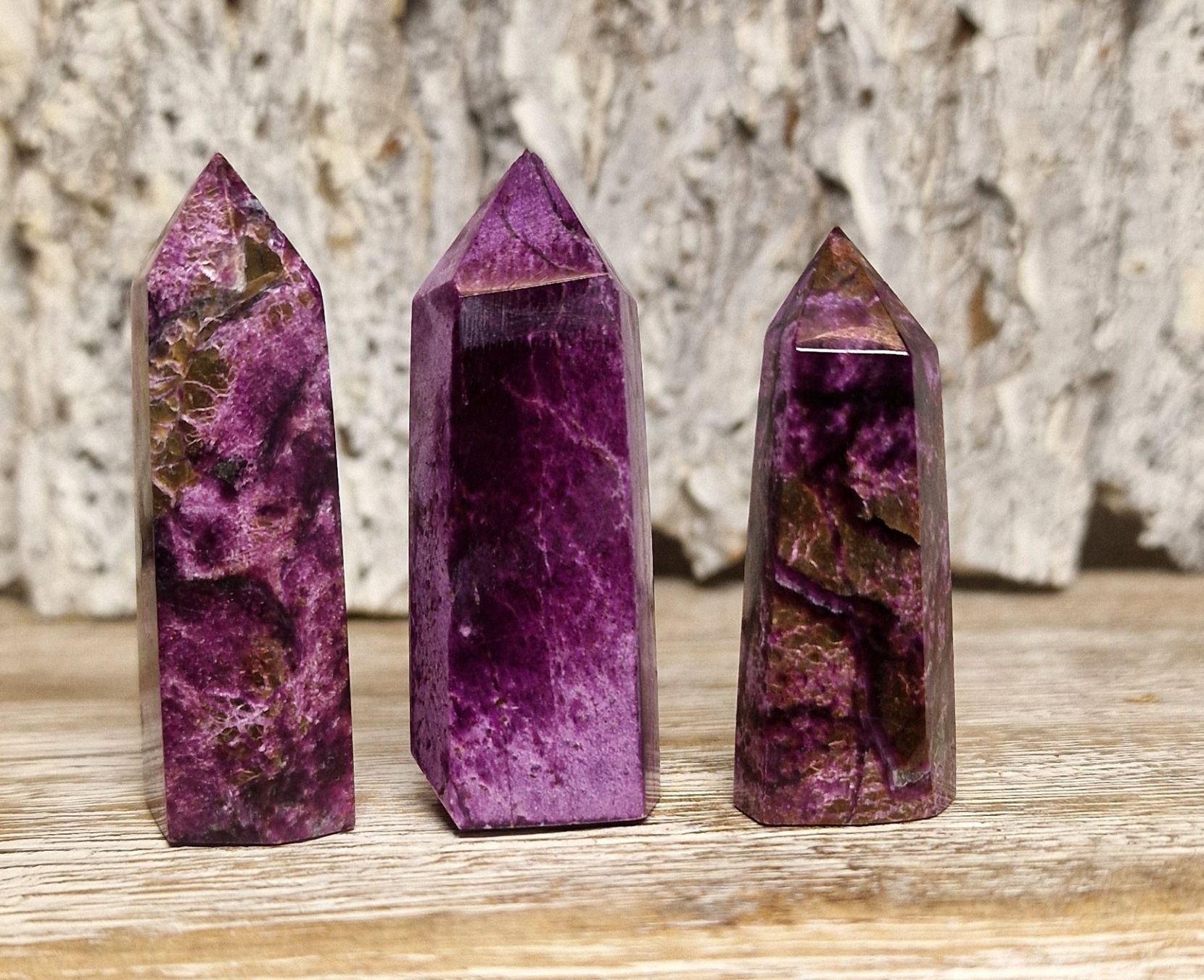 Minerali & Pietre curative: 3 Stichtit mit Serpentin Obeliske 66g – Nuovo (secondo la descrizione) da Matzingen venduto da Shay_Crystalz