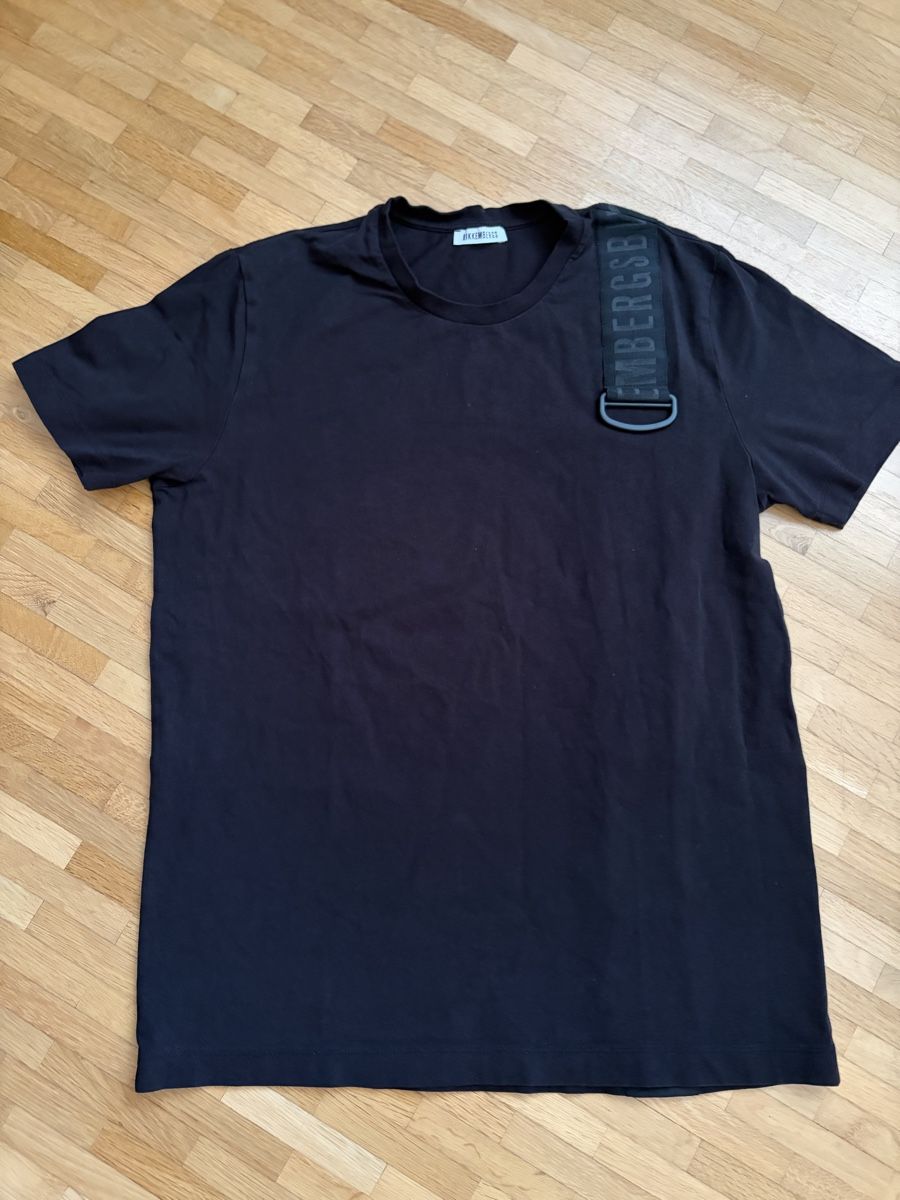 Bikkembergs T-shirt: Bikkembergs T-Shirt Schwarz Grösse S – Usato da Ittigen venduto da mrv_jjl9