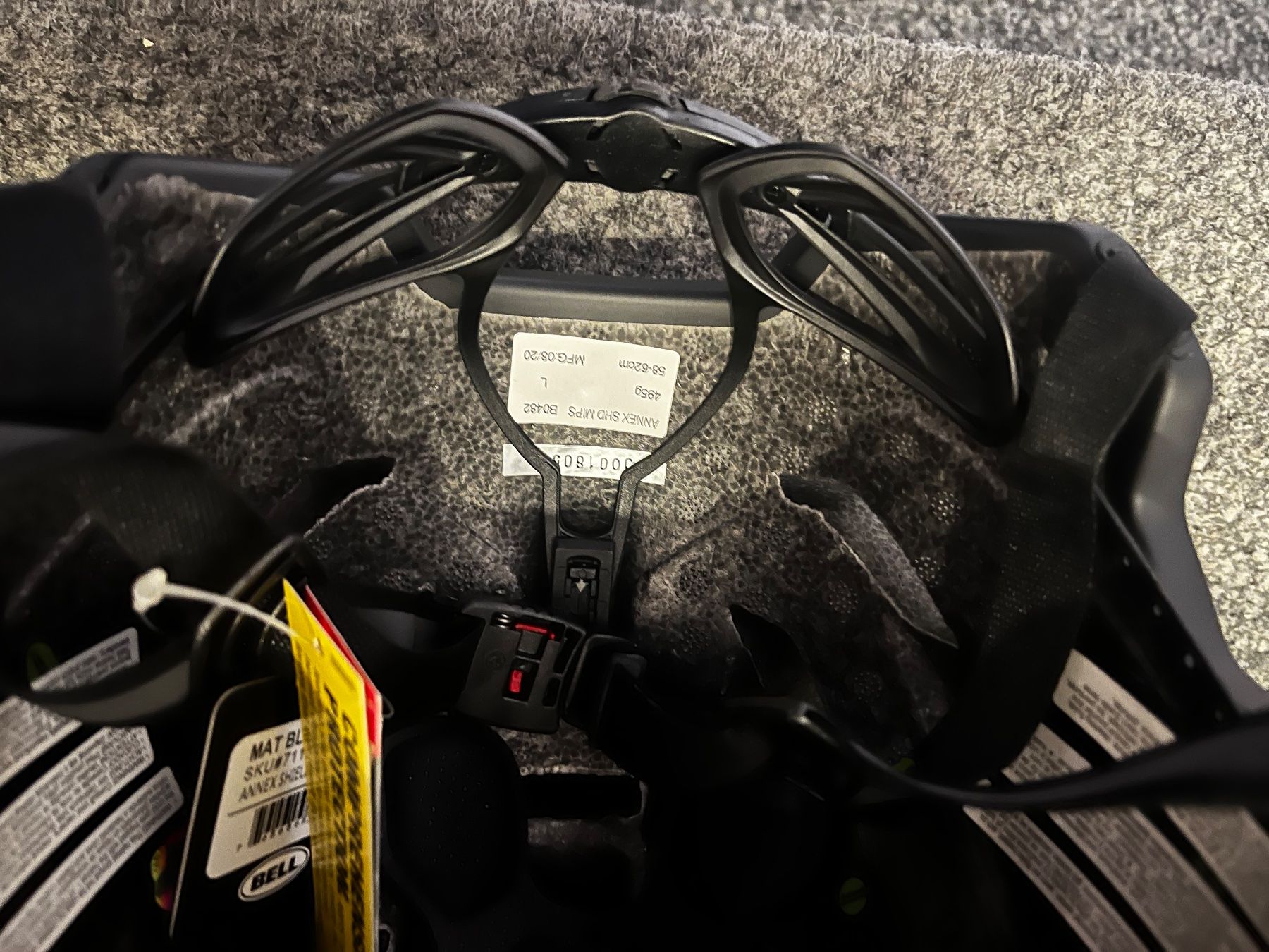 Bell Caschi: Neuer Velo Helm – Nuovo e nell'imballaggio originale da Mühlethurnen venduto da Kolly225 9