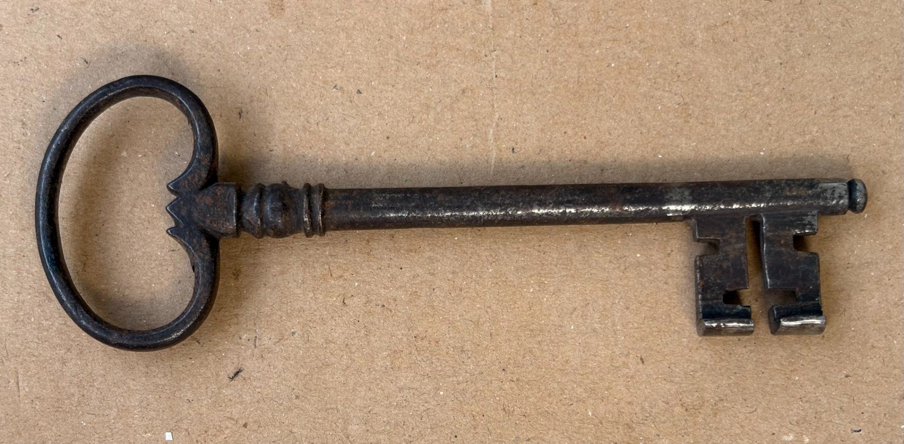 Schlüssel: VINTAGE EISENSCHLÜSSEL – Gebraucht aus Ostermundigen von wini63