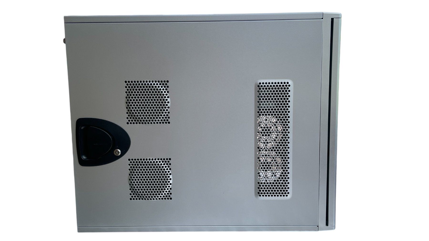 Chieftec Custodie: CHIEFTEC PC Tower Gehäuse – Usato da Glattfelden venduto da cybermaxx 2