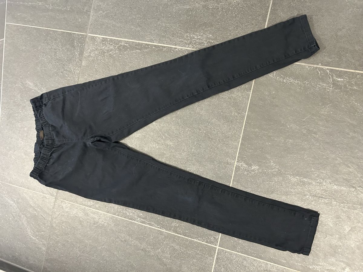 Pantalons: Pantalon noir Pièces  – D'occasion à Bôle par sev_n85b
