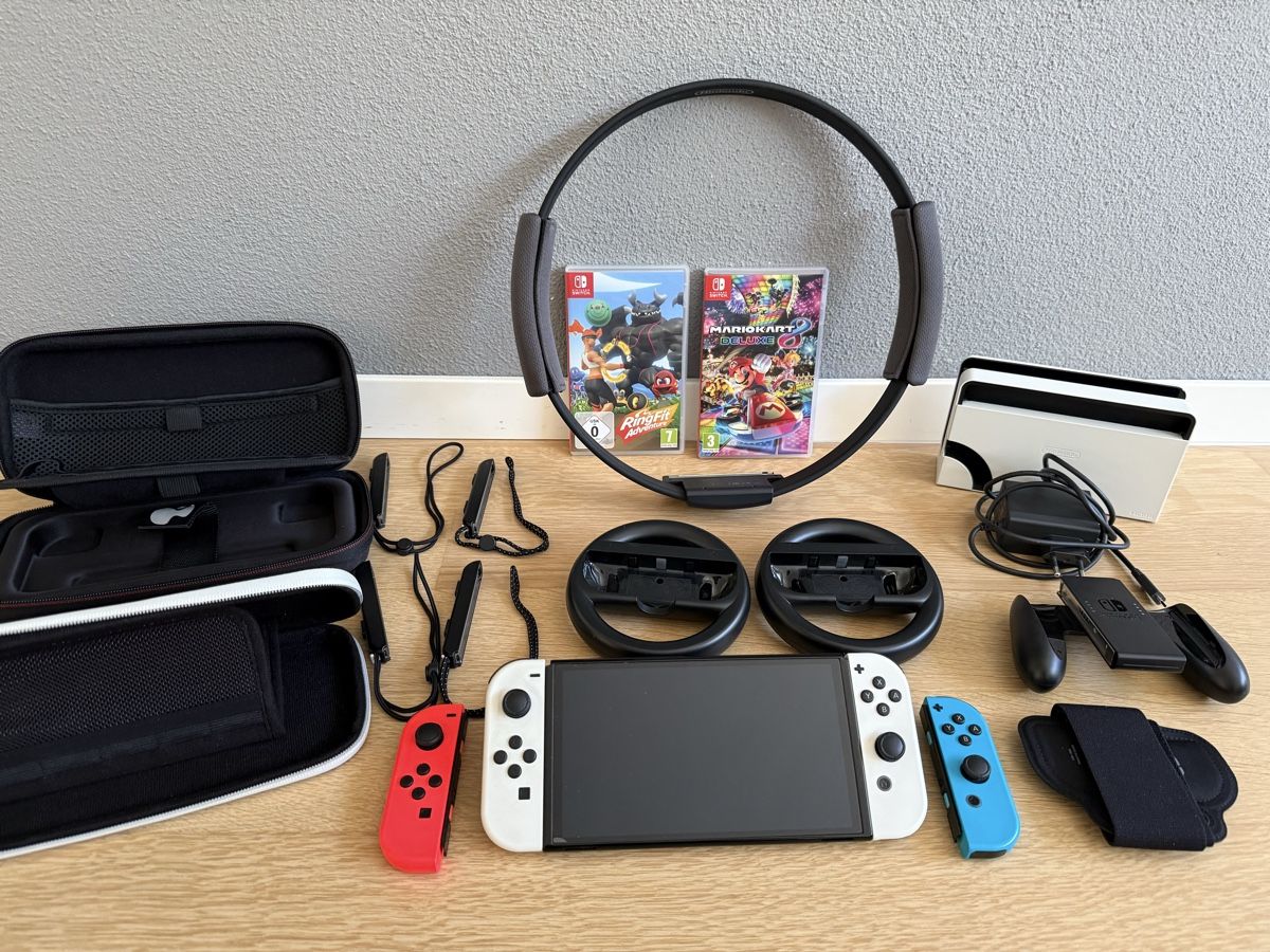 Nintendo Console: Nintendo Switch OLED + Mario Kart 8 & Ring Fit Bundle – Usato da Bioggio venduto da Kim1974