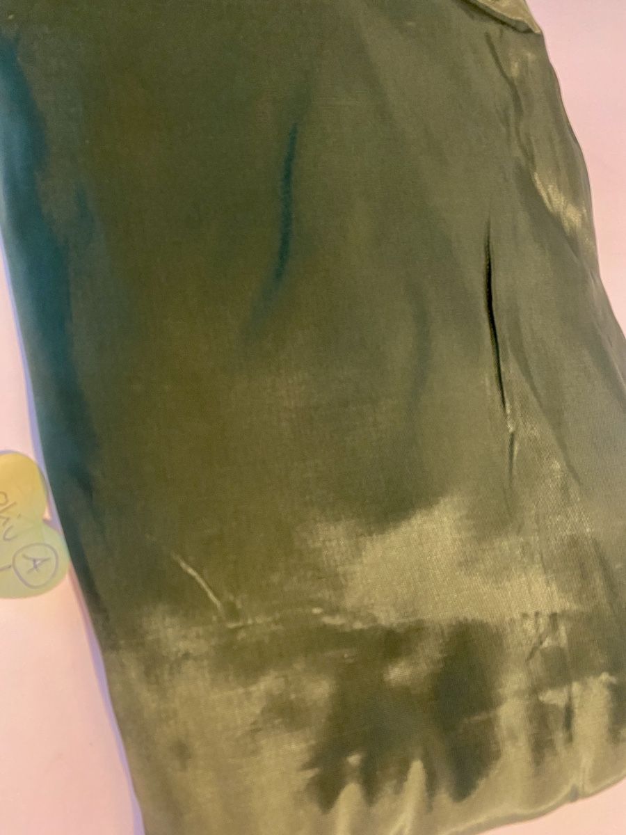 Tessuti: Stoff oliv dunkel, glänzend, ca 127x207cm – Nuovo (secondo la descrizione) da Flawil venduto da sonnengeist 1