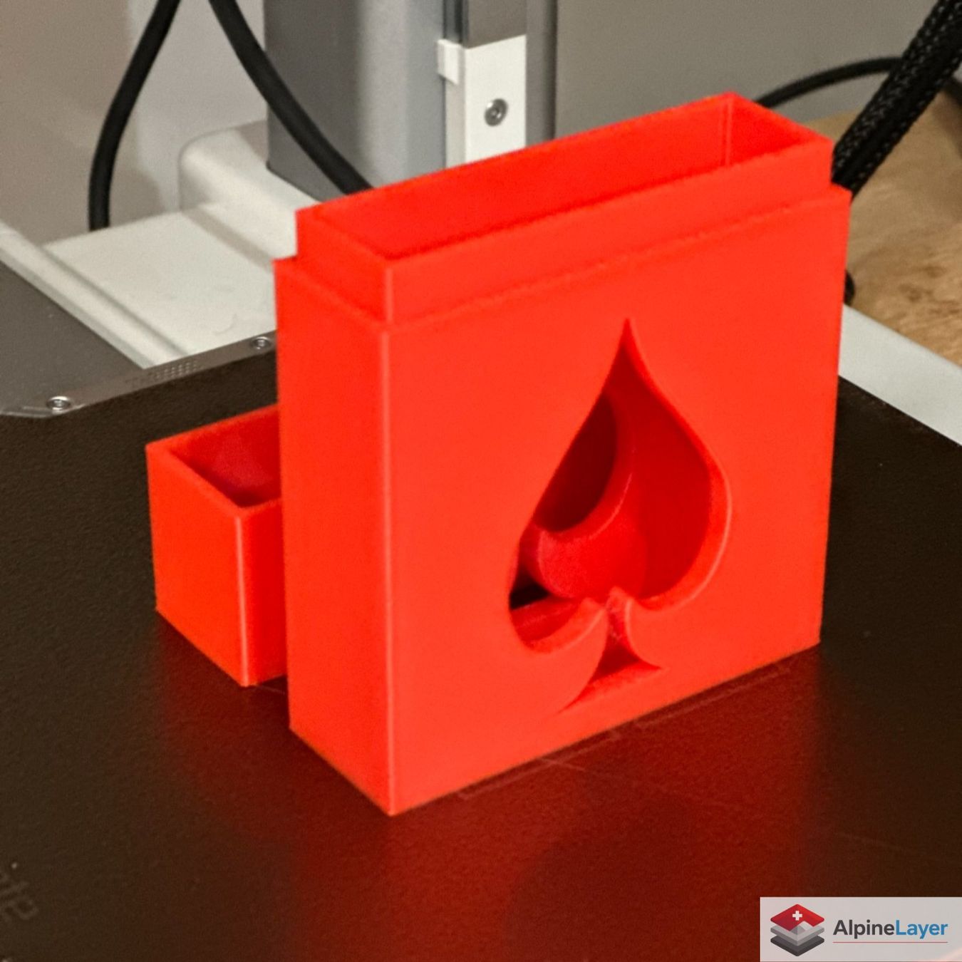 Altro in  Abbigliamento & Accessori: 3D Printed Playing Card Box Red Deck Storage Case – Nuovo (secondo la descrizione) da Losone venduto da AlpineLayer 1