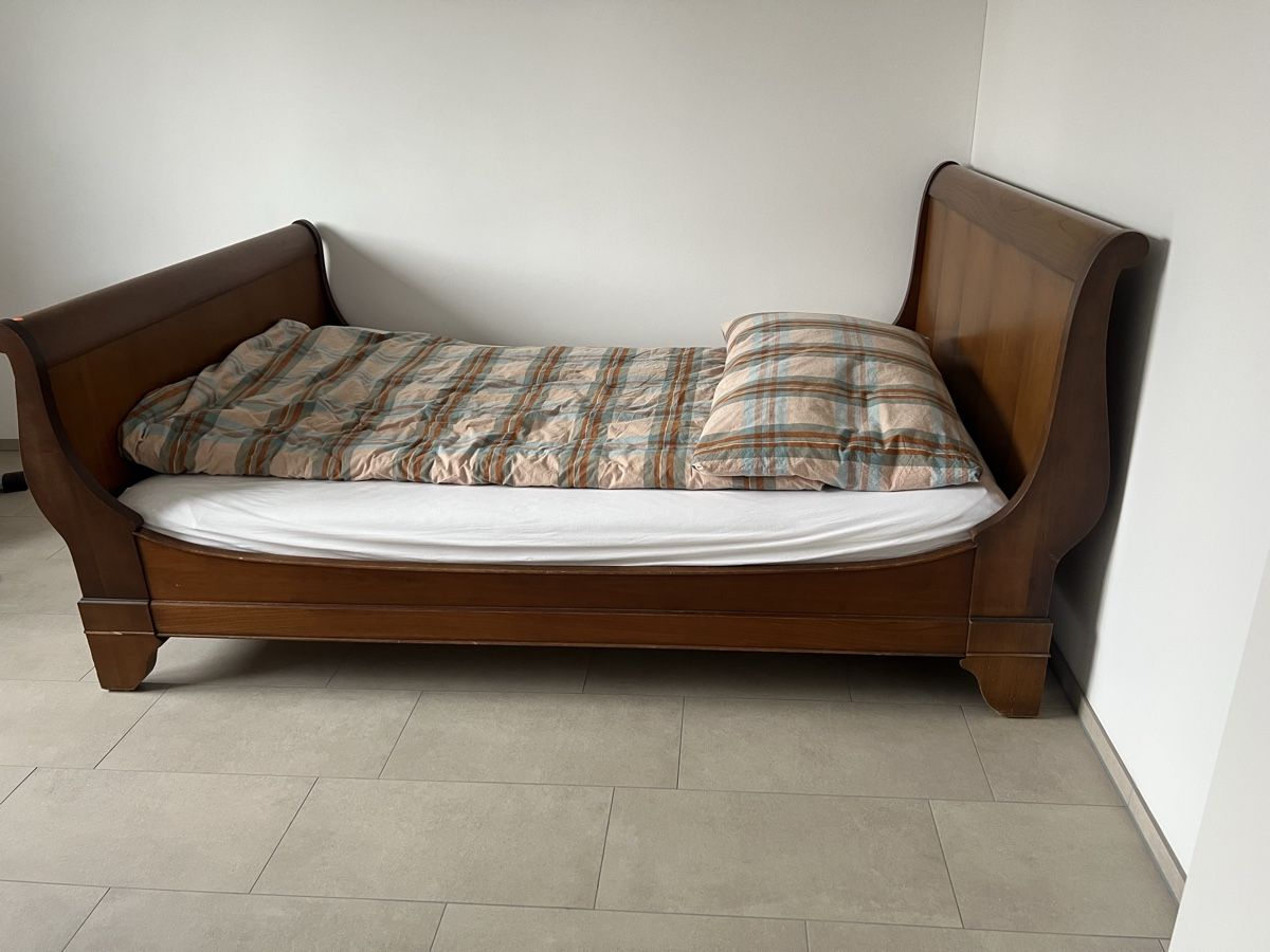 Betten: Bett – Gebraucht aus Freienbach von  2