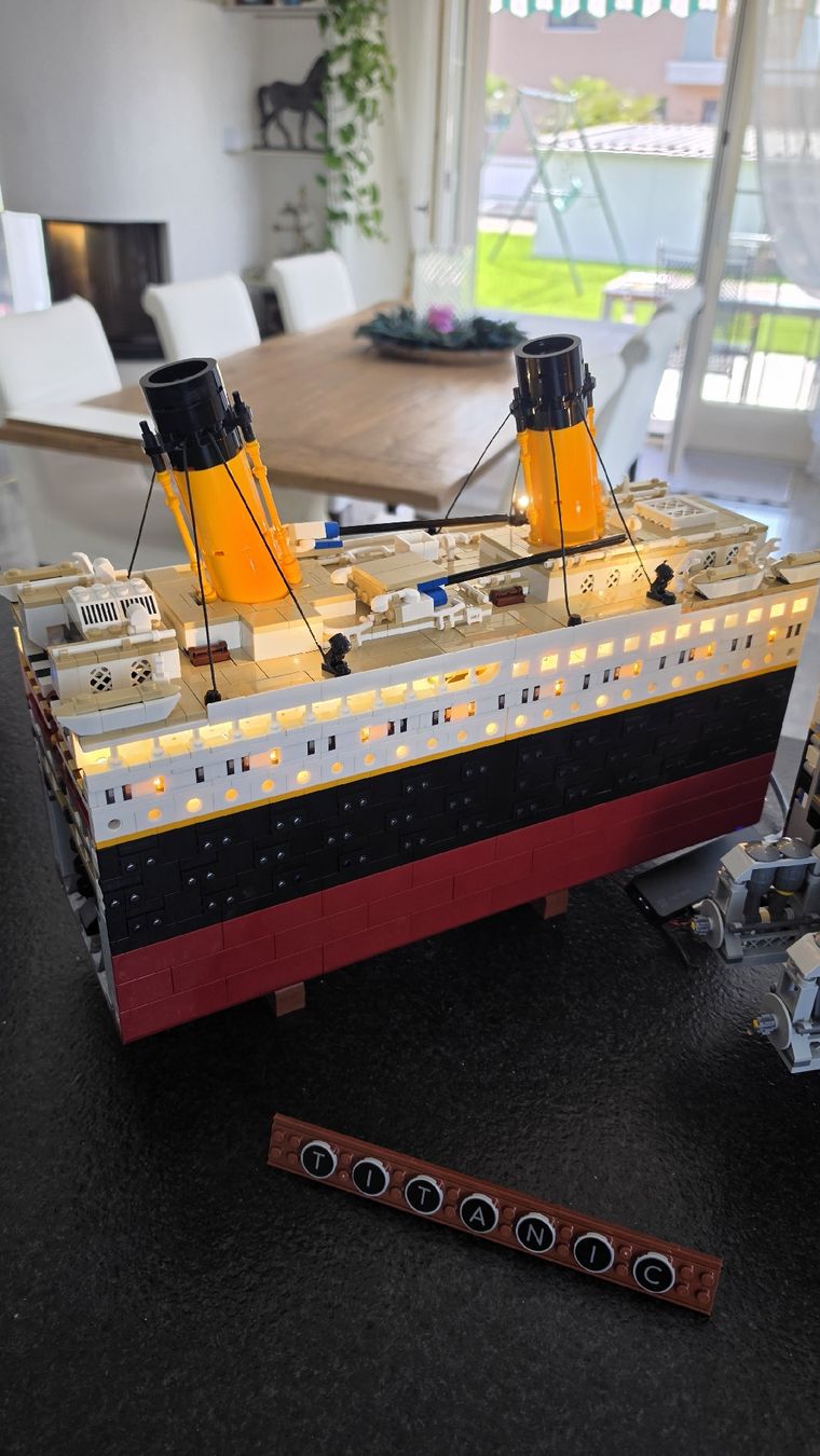 Lego Kit di costruzioni: Lego Titanic 10294 inkl. Light my Bricks – Usato da Obergerlafingen venduto da Deluxepoint 5