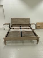 Lit double avec sommier et deux table 