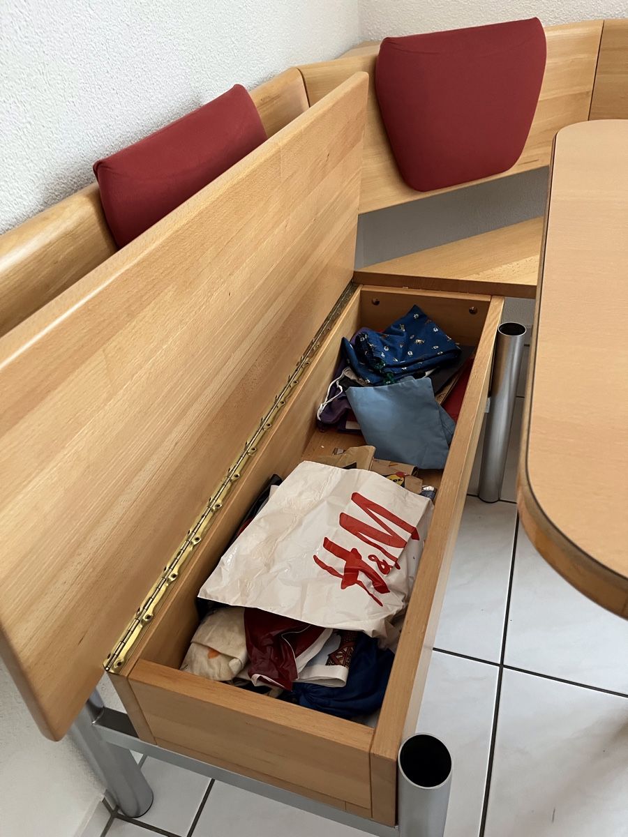 Set de table et chaises: Esstisch mit Eckbank und Stühlen – D'occasion à Arth par Sukram65 7