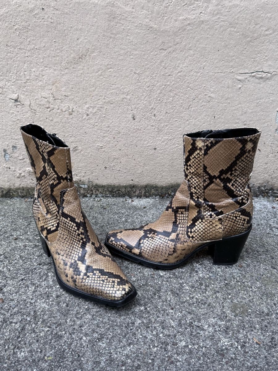 Scarpe da donna: Stiefeletten Zara Schlangenoptik Leder Grösse – Usato da Siebnen venduto da koschitoschi 4