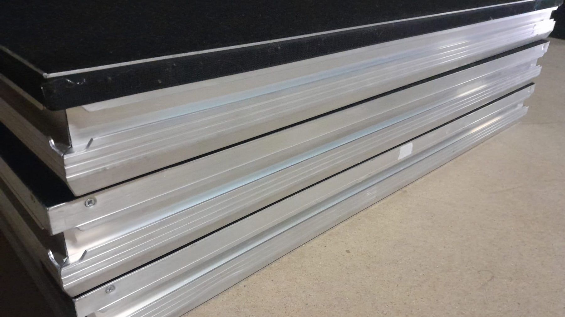 Altro in Decorazioni & Accessori: Stage Platform Bühnenpodest 3 Stück 1x2 Meter – Usato da Birmensdorf ZH venduto da kat_6n2t 4
