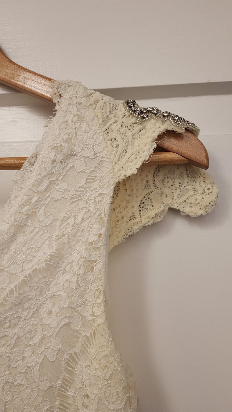 Vestiti: Ted Baker Tailored Wedding Dress Size 2 – Usato da Zürich venduto da tkind 2