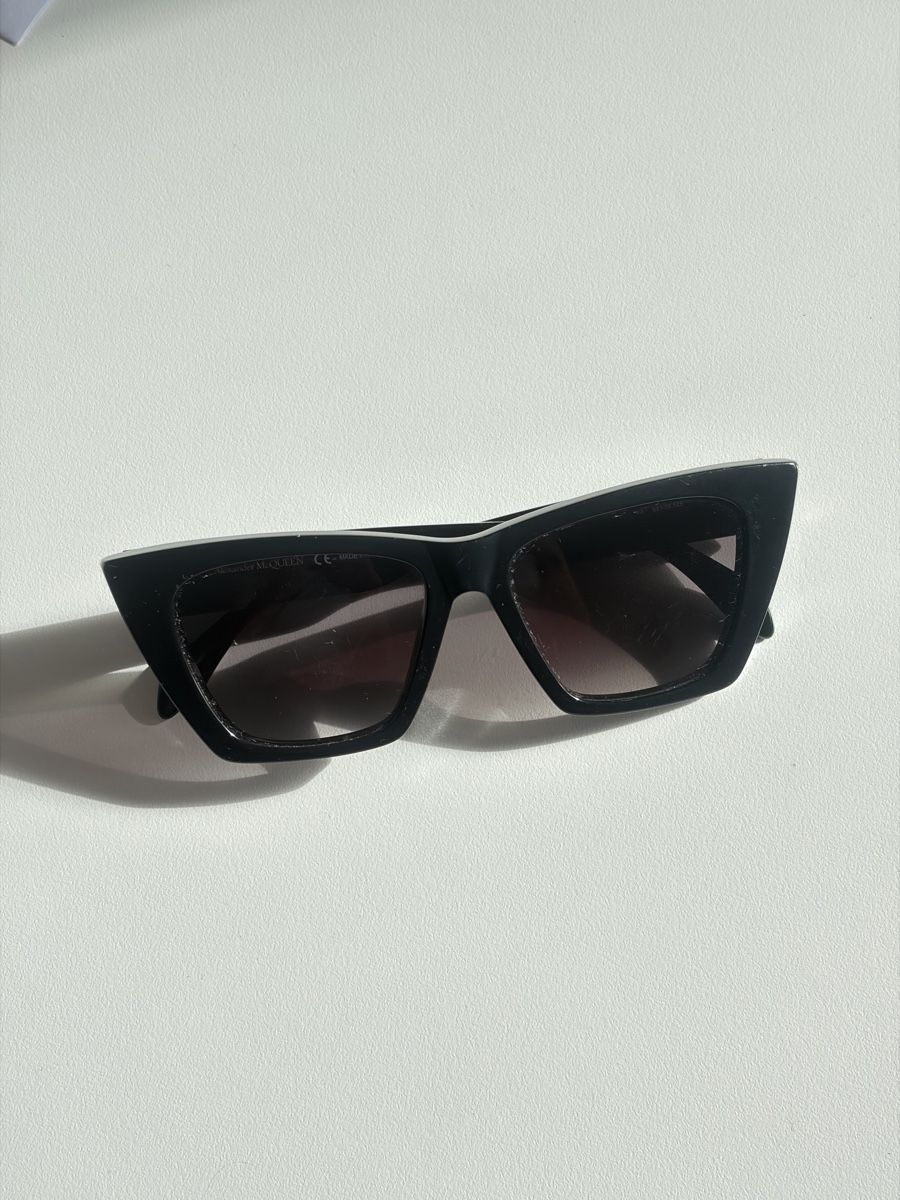 Alexander Mcqueen Brillen & Gläser: Alexander McQueen Sunglasses – Gebraucht aus Zürich von Y.flitz