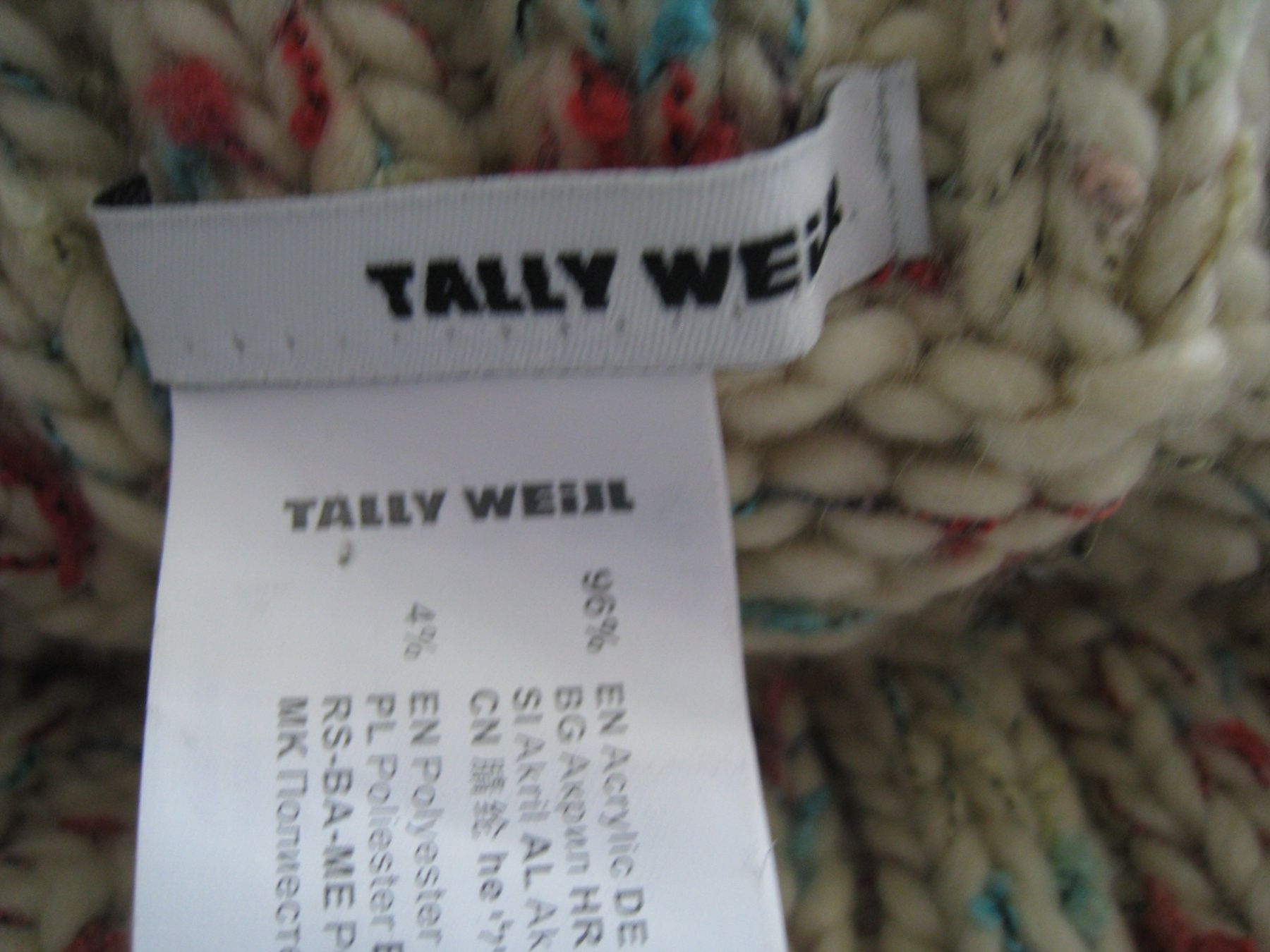 Autres vêtements fille: TALLY WEIJL Bonnet – Neuf (Voir description) à Sion par machiavel74 1