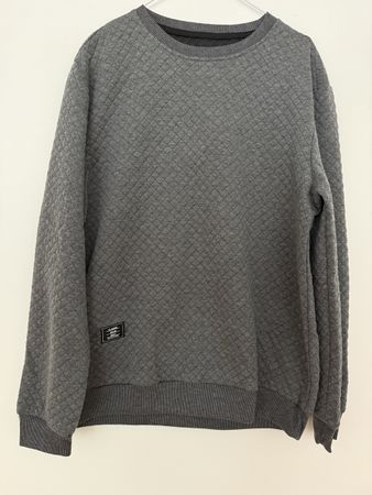Stylischer Pullover mit Karonaht