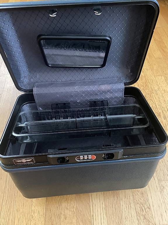 Valigie: Kosmetikkoffer mit Code – Usato da Wettingen venduto da vpr_9gz6 1