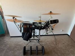 Schlagzeugwagen mit Instrumenten/ Chuchi mit Instrumente
