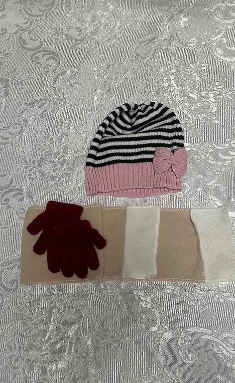 Foulard & Sciarpe: Set guanti, cuffia e sciarpa  – Usato da Balerna venduto da Mara.B.