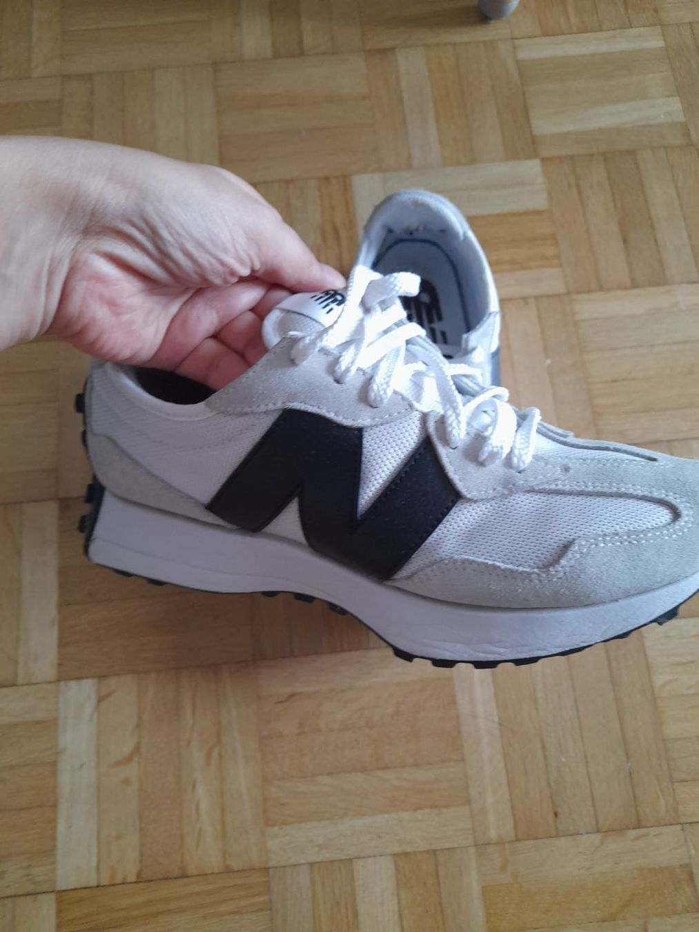 New Balance Chaussures hommes: New balance 327 – D'occasion à Genève par gal_x6ln 1