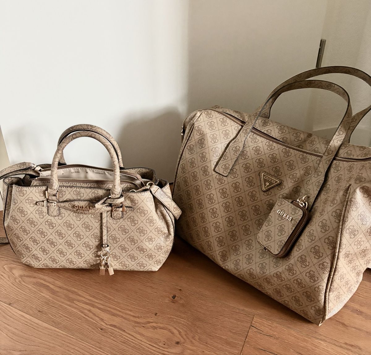 Guess Taschen für Damen: Guess Shopper / Reisetasche – Neu und originalverpackt aus Reichenburg von Katharinach 5