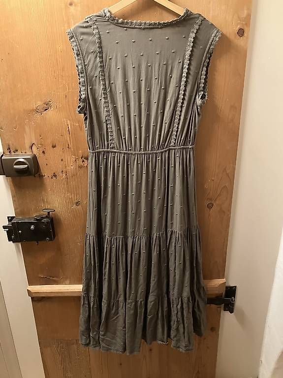 Vestiti: Sommerkleid olive Gr.38/40 – Usato da Brunnadern venduto da Bumlebee 2