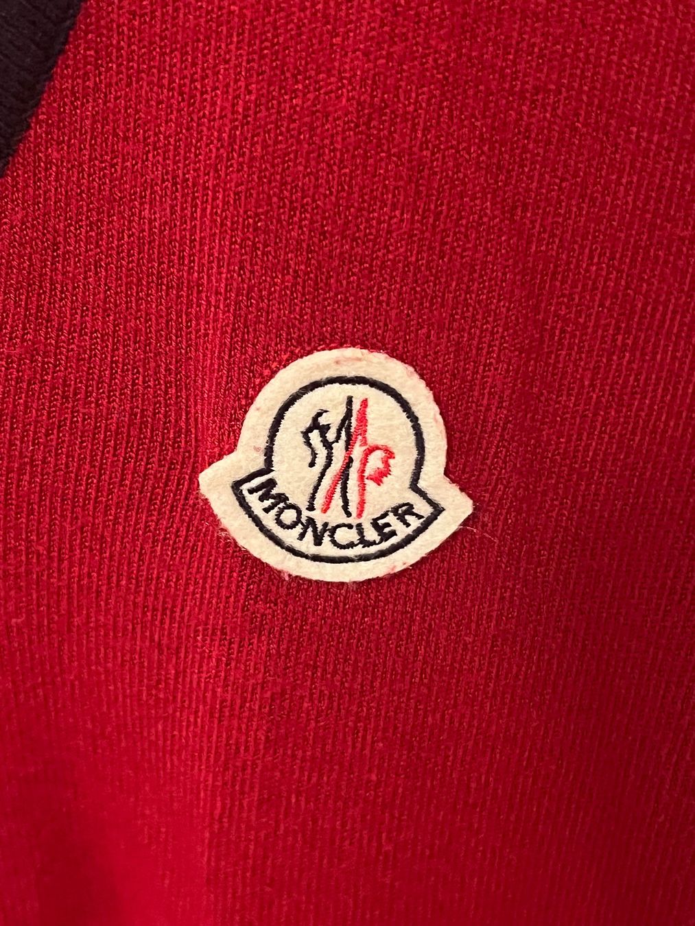 Moncler Maglioni & Felpe: Moncler Pullover, rot, Gr. M - Idealer Herbstbegleiter! – Usato da Binz venduto da blue.b1 1