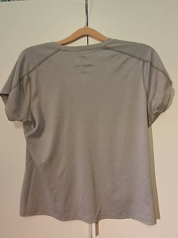 T-shirt: NEU Gr. L Columbia Tshirt – Usato da Winterthur venduto da flowing_de 1