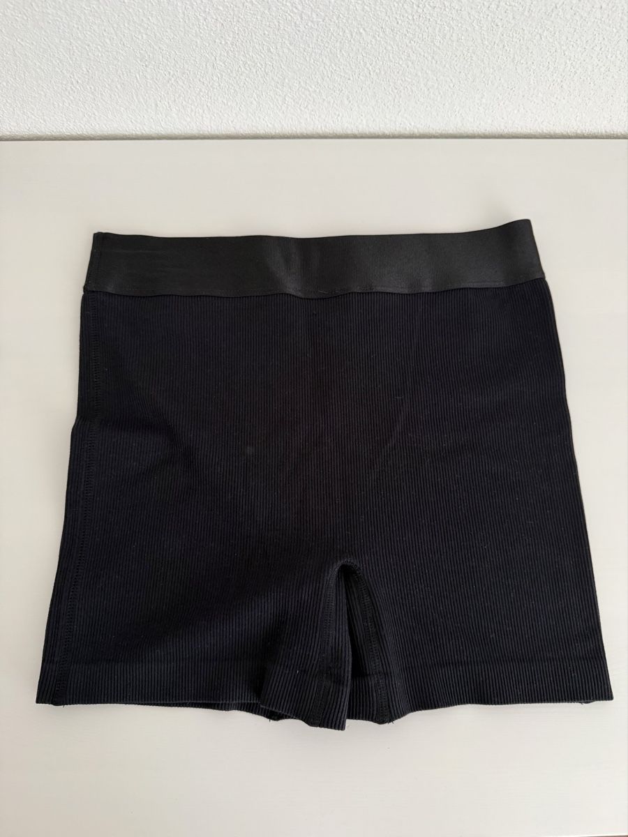 Hosen: Barbie Shorts schwarz Grösse 38 – Gebraucht aus Giswil von Ody2 2
