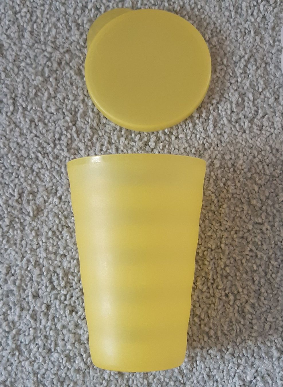 Tupperware Contenitori & Simili: 3 Tupperware Becher + Deckel + 2 kleine Tassen – Nuovo (secondo la descrizione) da Arch venduto da Drosselbart 2