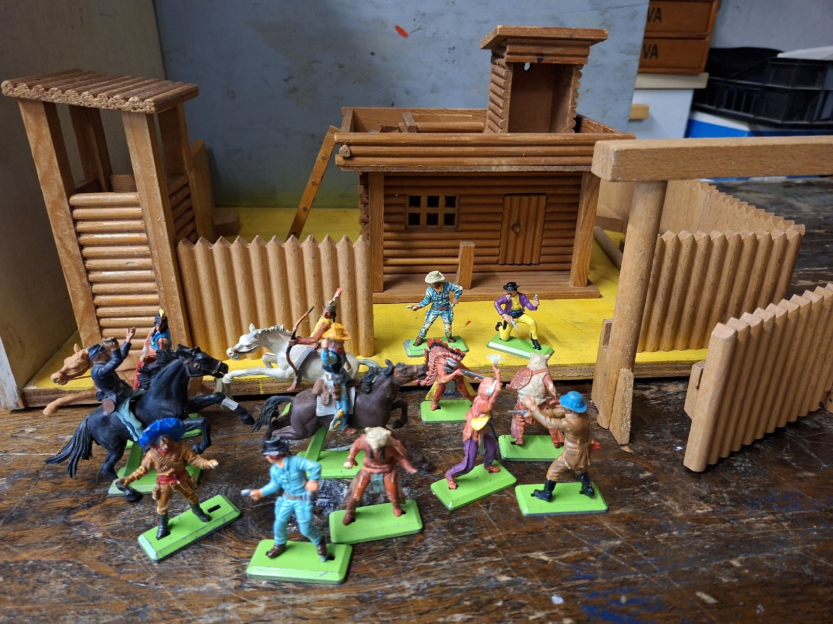 Giocattoli: Fort de western en bois – Usato da Monthey venduto da Jmbois