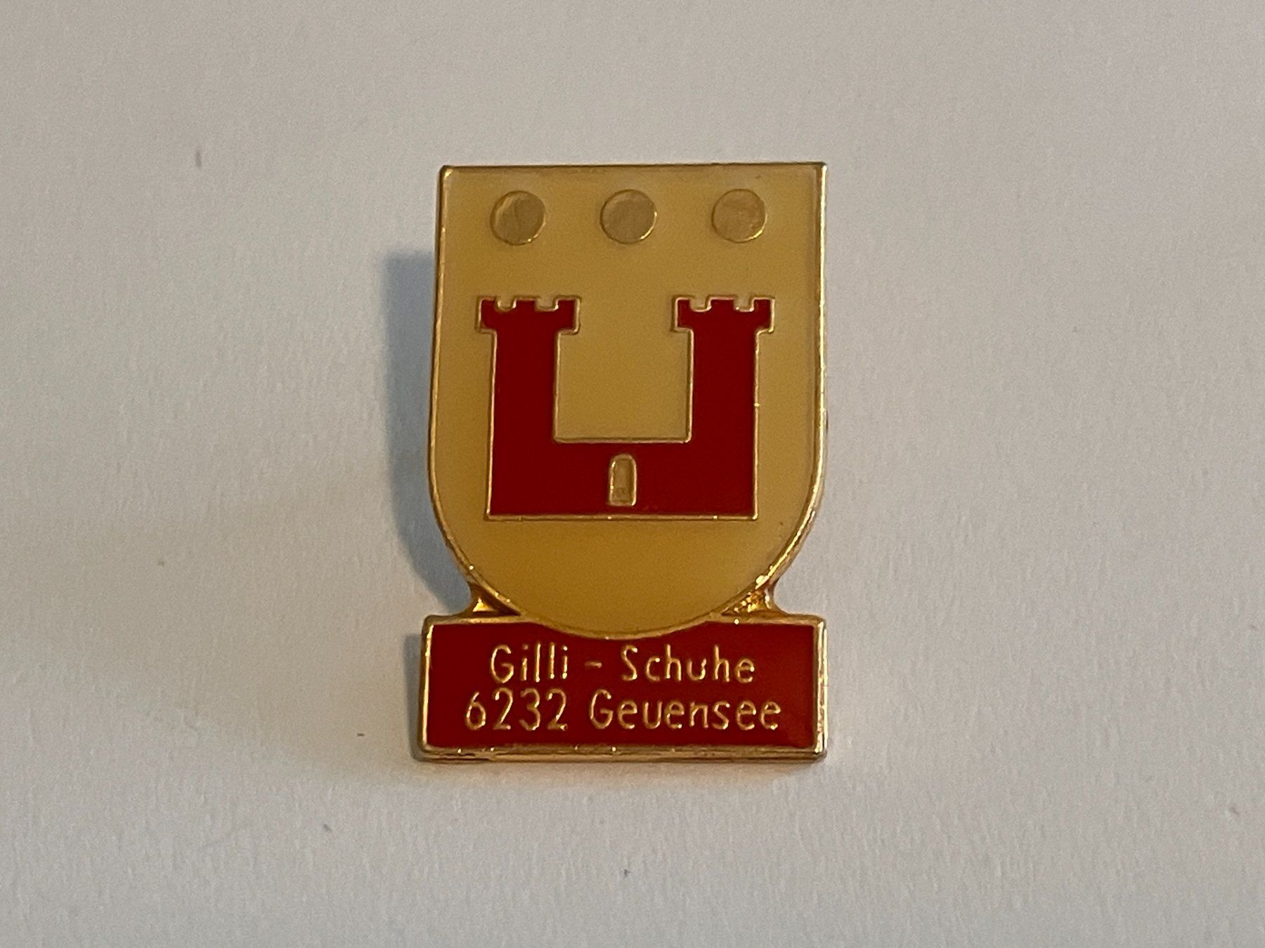 Placchette & Badge: 1 Pin Gilli Schuhe Geuensee – Usato da Basel venduto da djwwpp