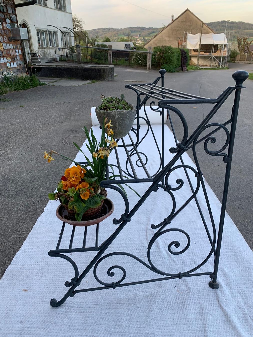 Sonstiges für Haushalt & Wohnen: Dekorative antike Blumen-Pflanzentreppe – Gebraucht aus Seon von Sock21