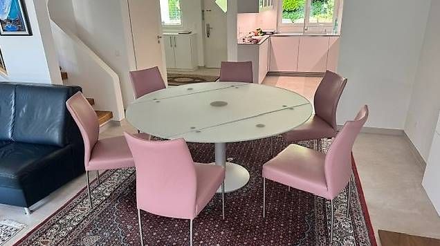 Set di tavolo e panche: Tischgruppe auziehbar mit 6 Lederstühlen – Usato da Bergdietikon venduto da mbu_rk7q 1