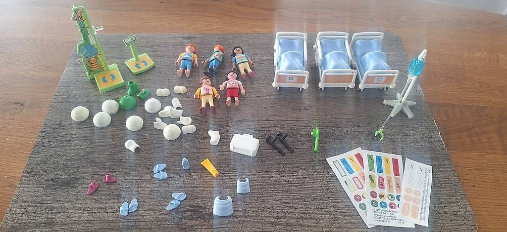 Playmobil Giocattoli: Playmobil Kinder Krankenzimmer Spital – Usato da Neuenkirch venduto da Ducati79