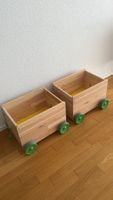 Zwei Spielzeugkisten aus Holz mit Rollen guter Zustand