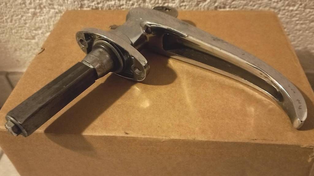 Tutti pezzi di ricambio auto: Türgriff Oldtimer geschwungen Chrom – Usato da Sarmenstorf venduto da 17m_P3 1