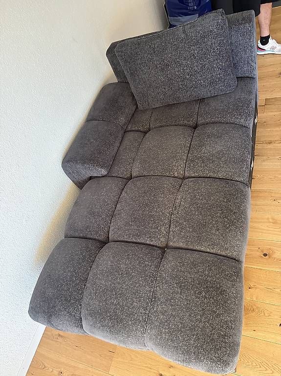 Sofas: Gratis Sofa  – D'occasion à Zürich par Arya2023. 1